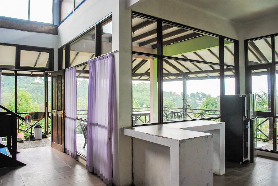 Villa Kaca Puncak, Nikmati View Pegunungan Tak Terbatas Dari Ruangan