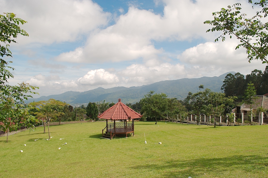 Villa Top View Puncak, Akomodasi Istimewa dengan Hamparan Rumput Hijau