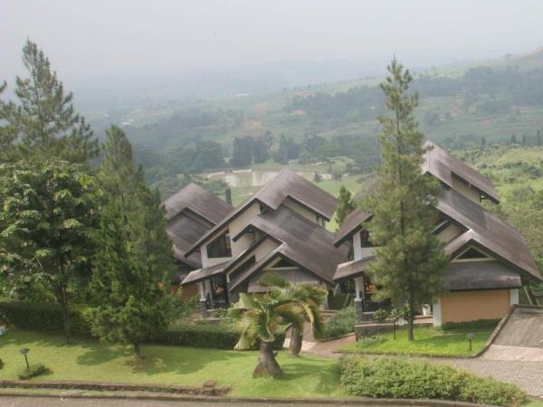 Suasana Alam Yang Asri Di Gunung Geulis Cottages Puncak Villa Di Puncak