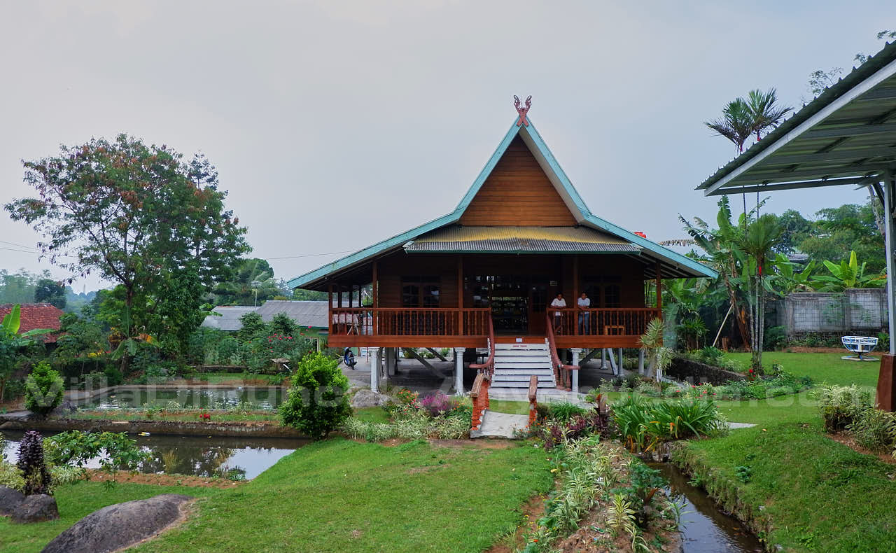 Villa Pondok Teratai Akomodasi Liburan Berlokasi 